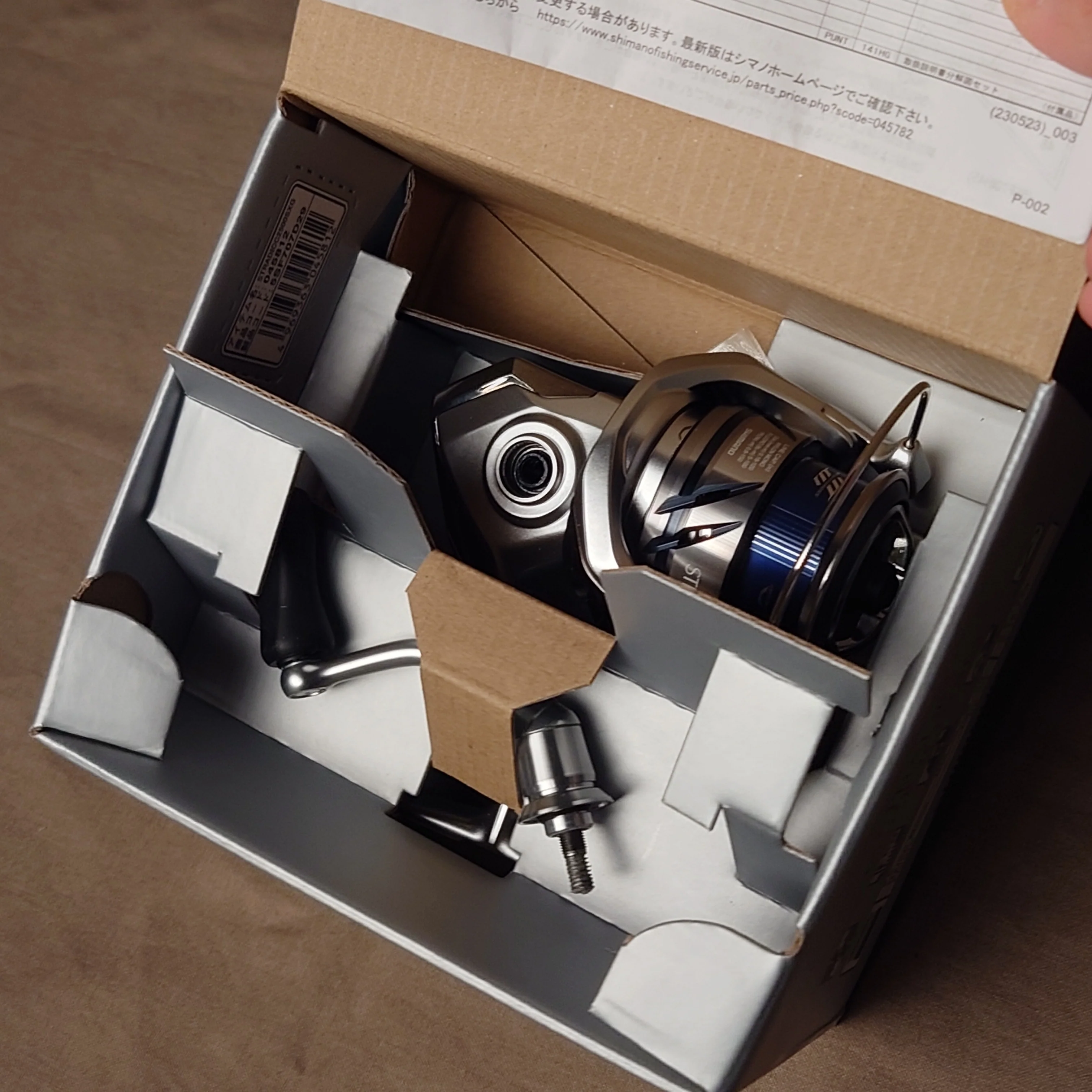 Brand New Shimano 2023 STRADIC C2500SXG Spinning Reel - Image 4